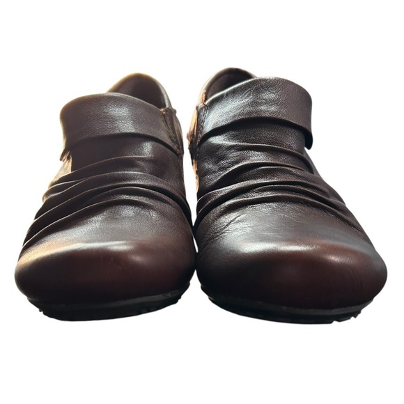 Bare Traps Leather Slip-On Heeled Booties Shoes Womens Size 9M Brown Classic - Picture 11 of 11